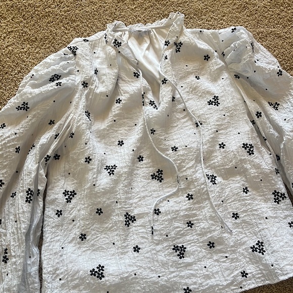 Black and white floral puff sleeve blouse - Picture 5 of 6